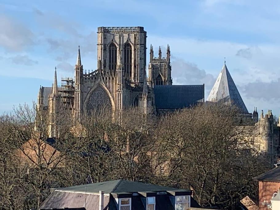 Betty'S Minster View - 6 Twins Or 3 Superkings -Central With Free Parking York Eksteriør billede